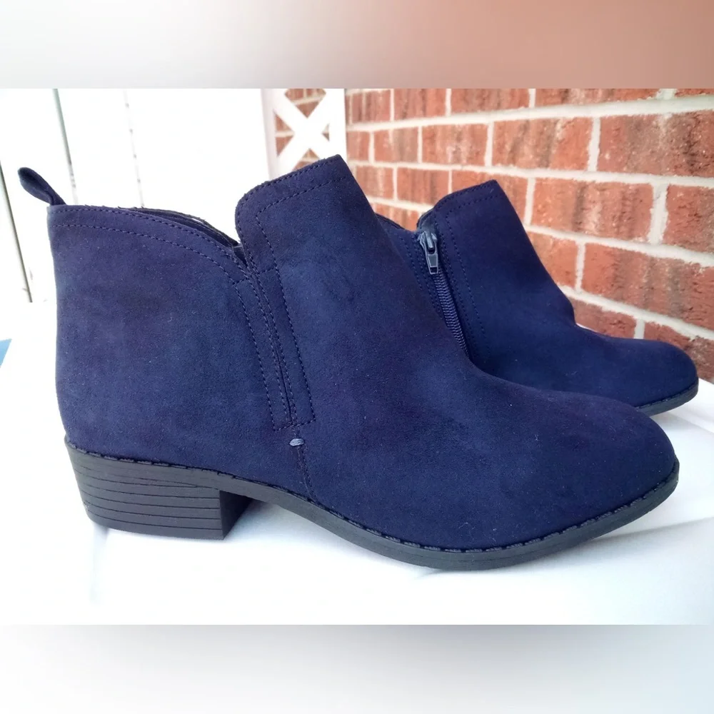 Women’s booties - Picture 1 of 1